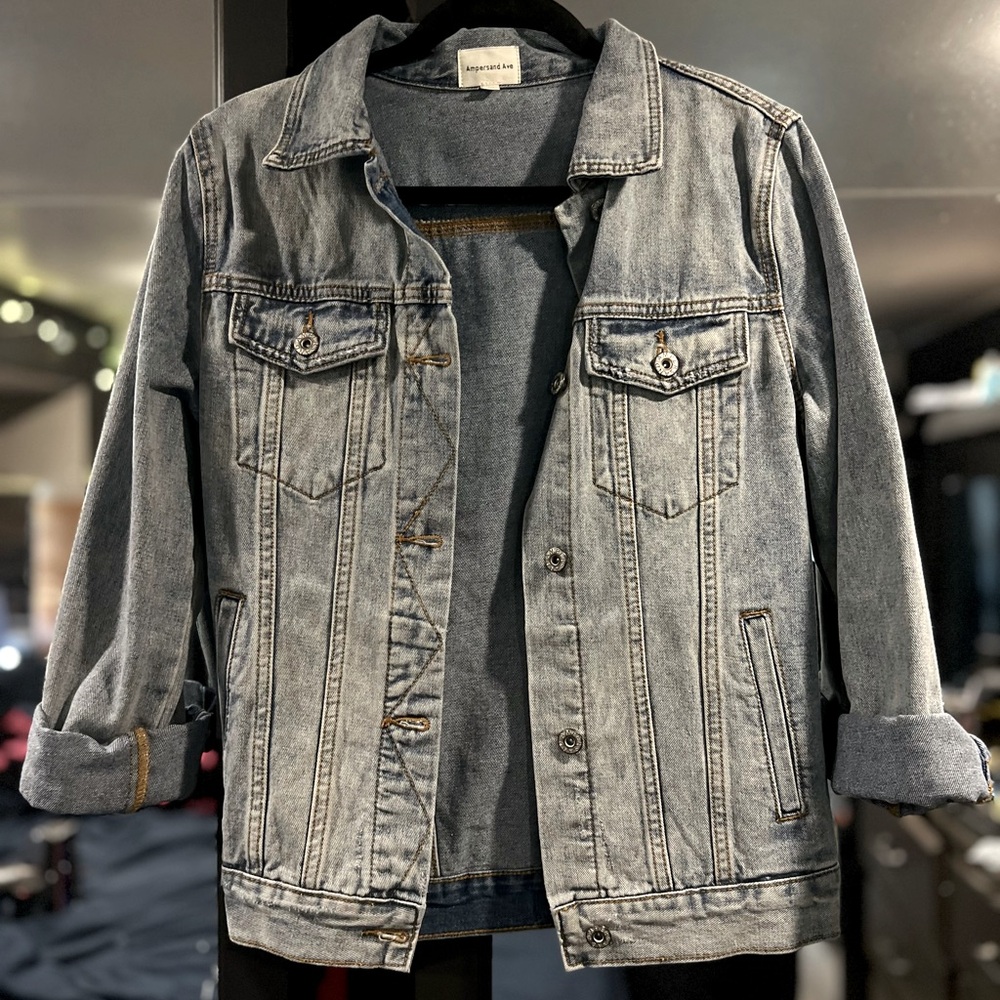 Jean Jacket With Inside Pockets And Button-Cuffs - image 2